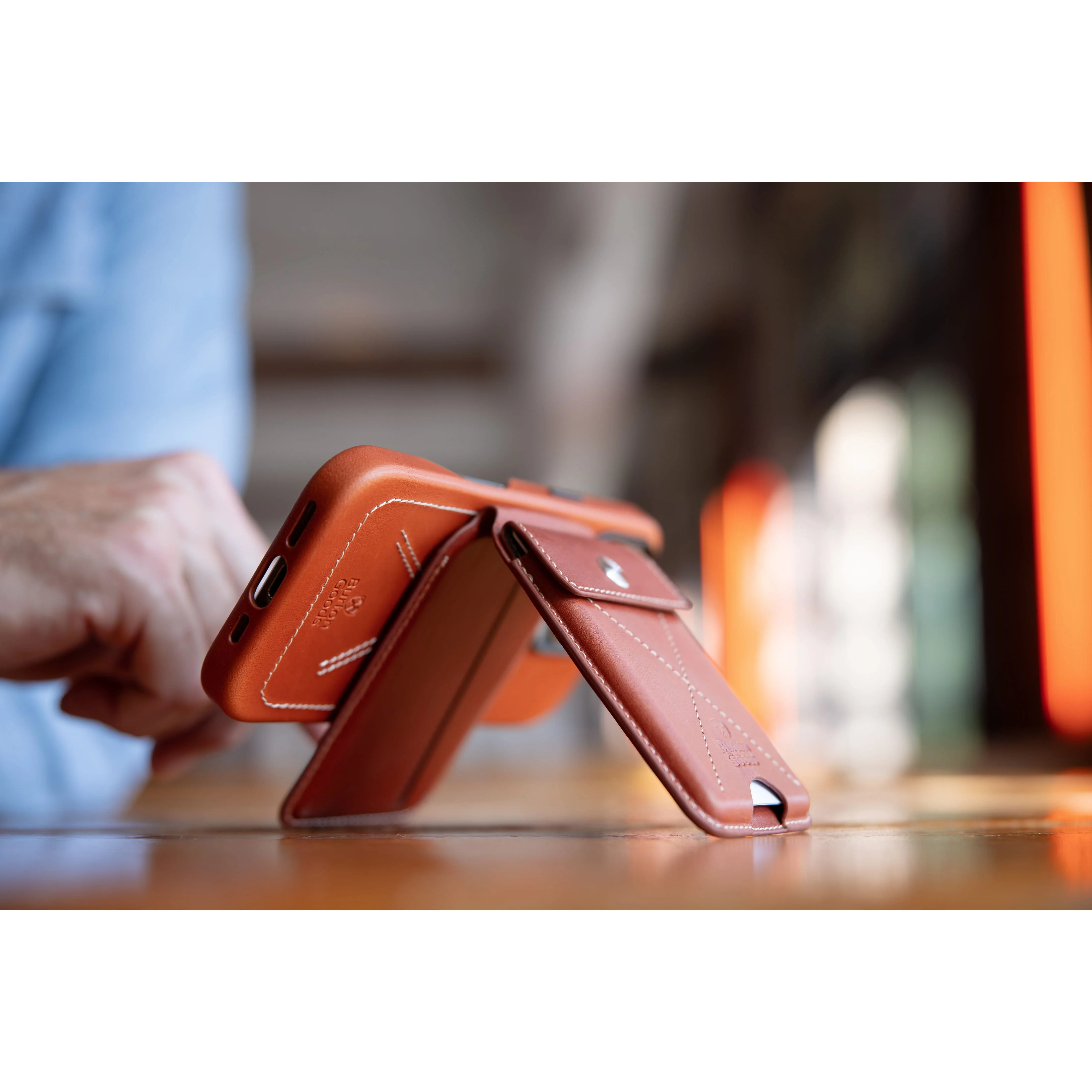 Heritage iPhone 16 Pro Bundle - Image 8