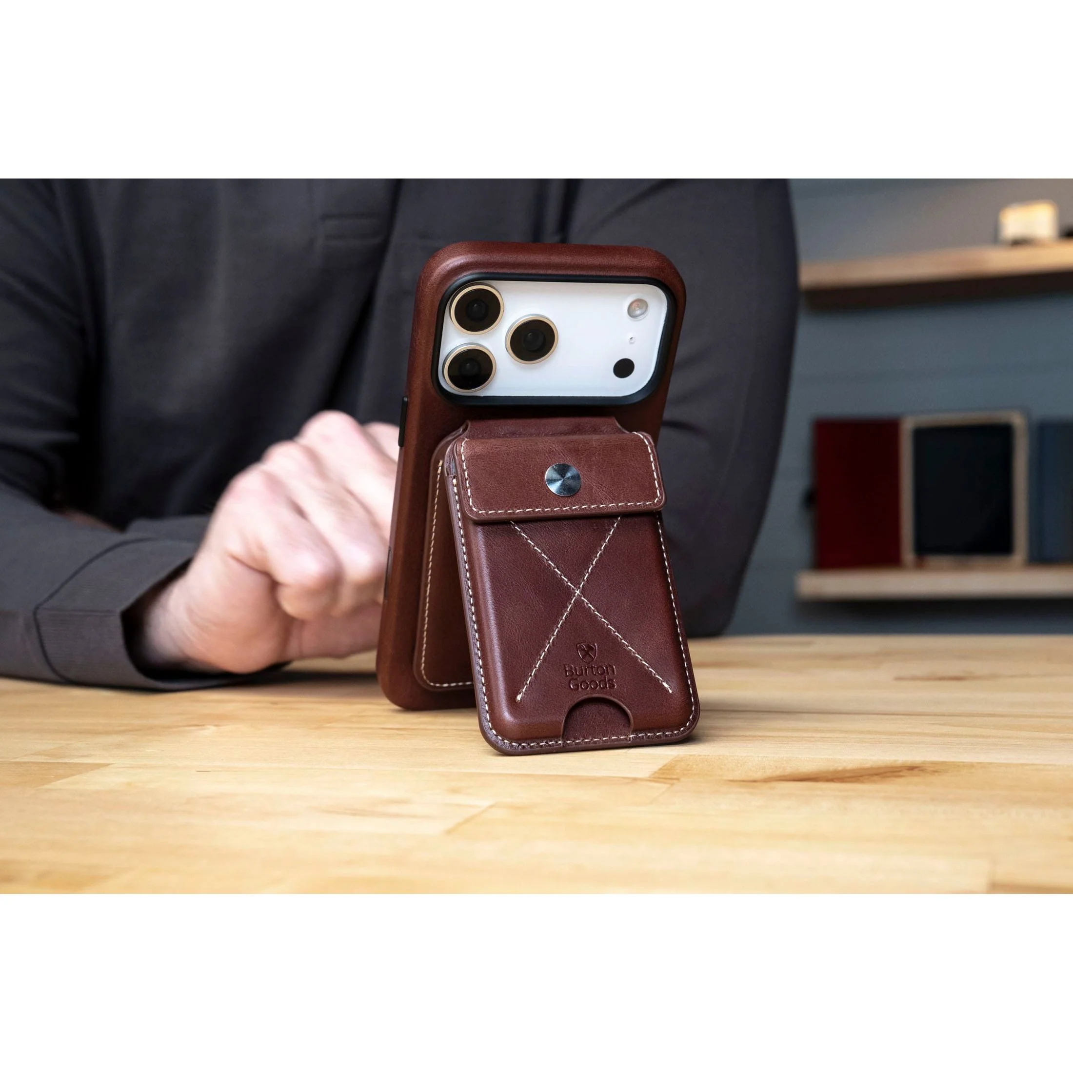 Heritage iPhone 17 Pro Bundle - Image 11