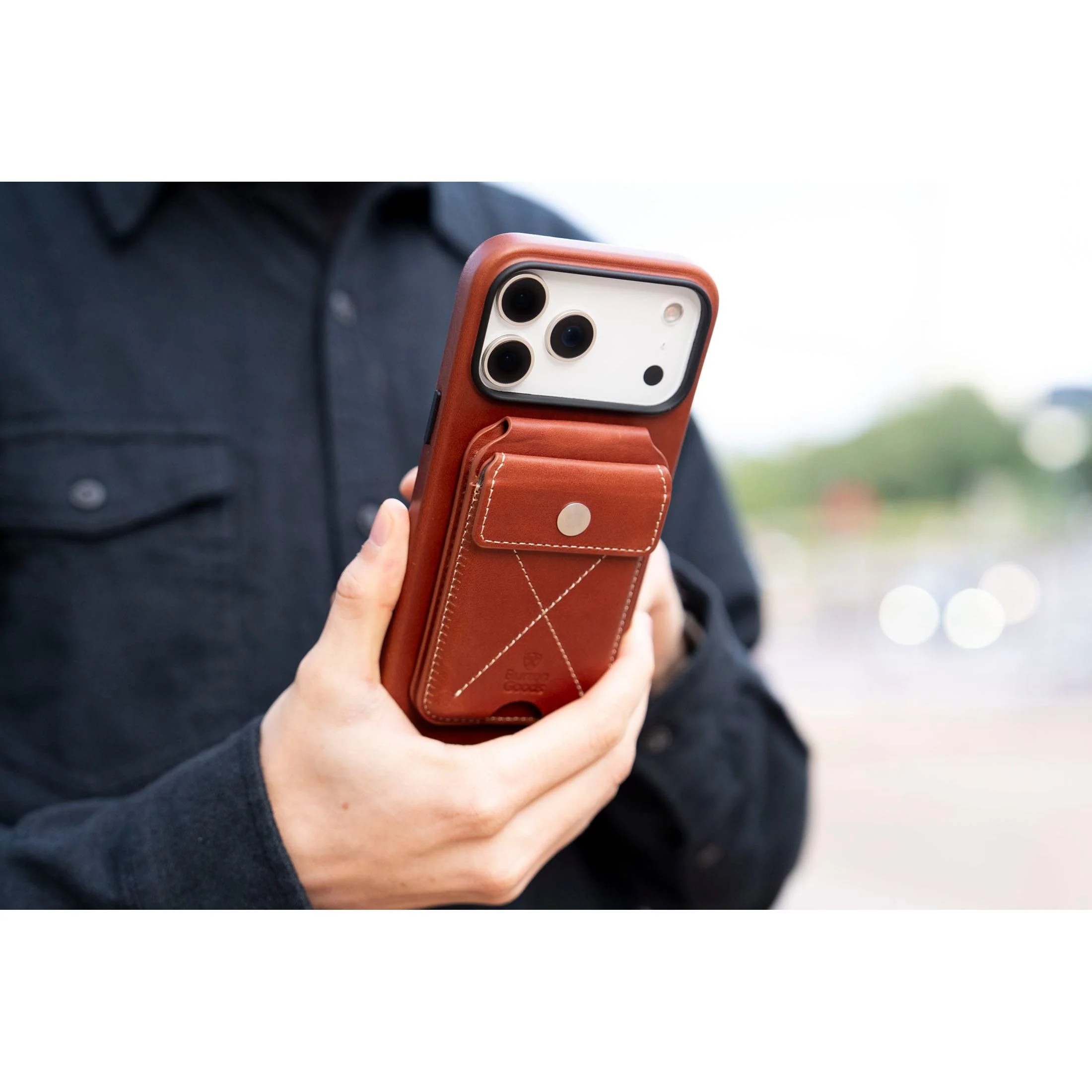 Heritage iPhone 17 Pro Bundle - Image 7