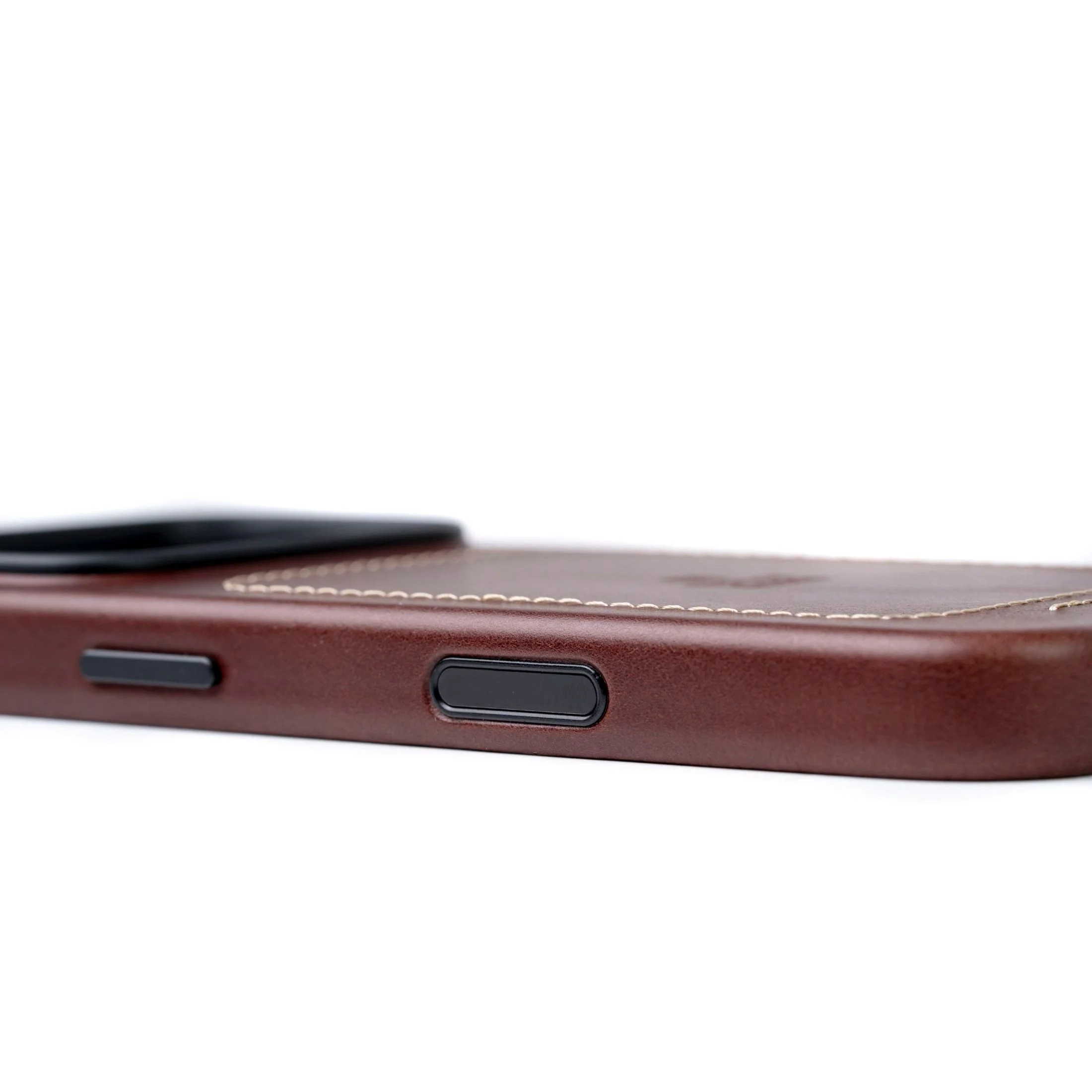 Heritage Leather Case For iPhone 17 Pro - Image 12