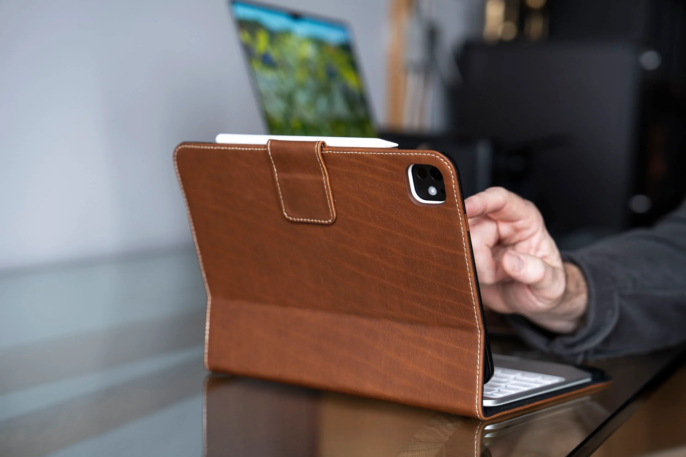 Limited Edition: Magic Keyboard Leather Case For iPad Pro 11" - Image 5