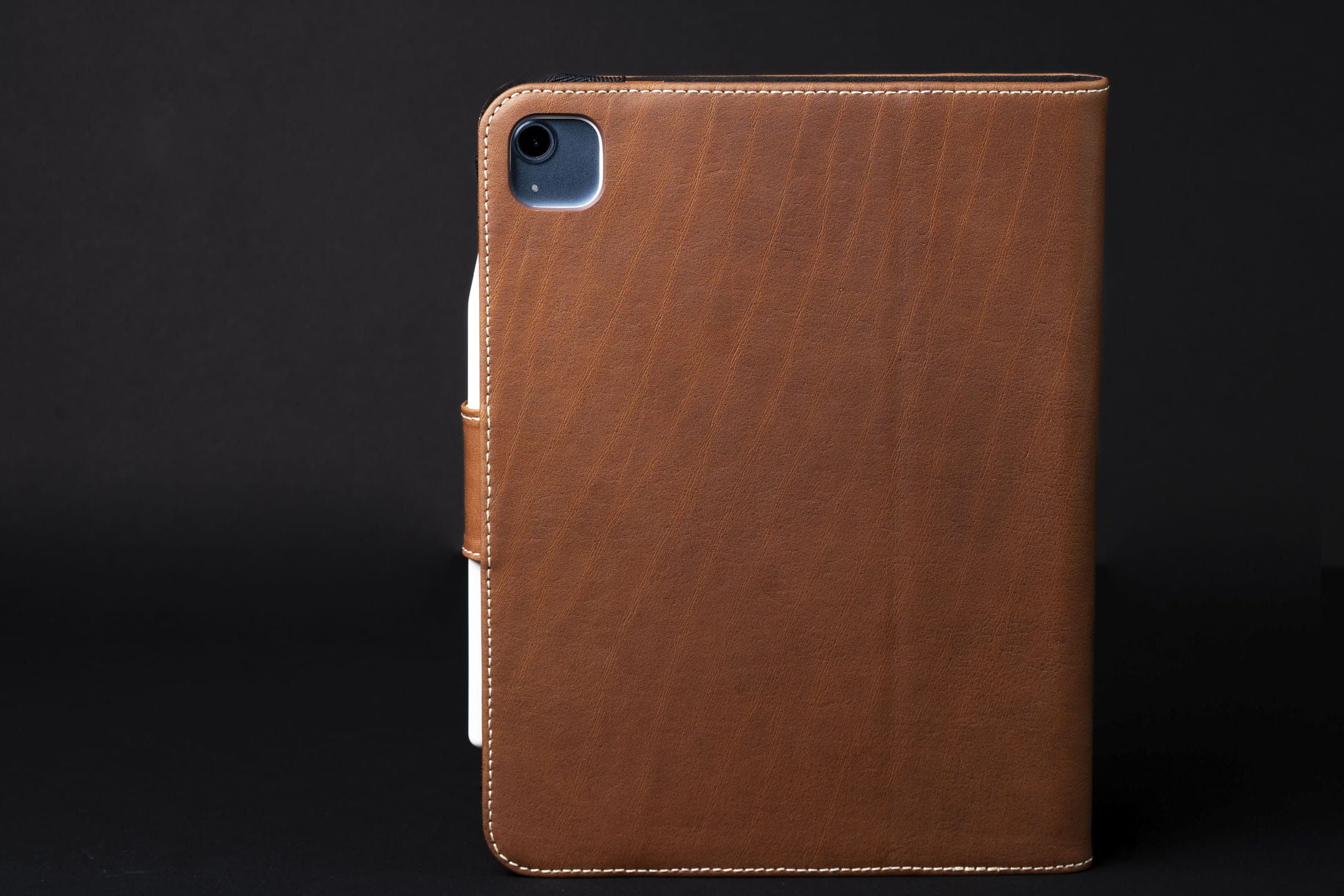 Limited Edition: Magic Keyboard Leather Case iPad Air 11 - Image 8