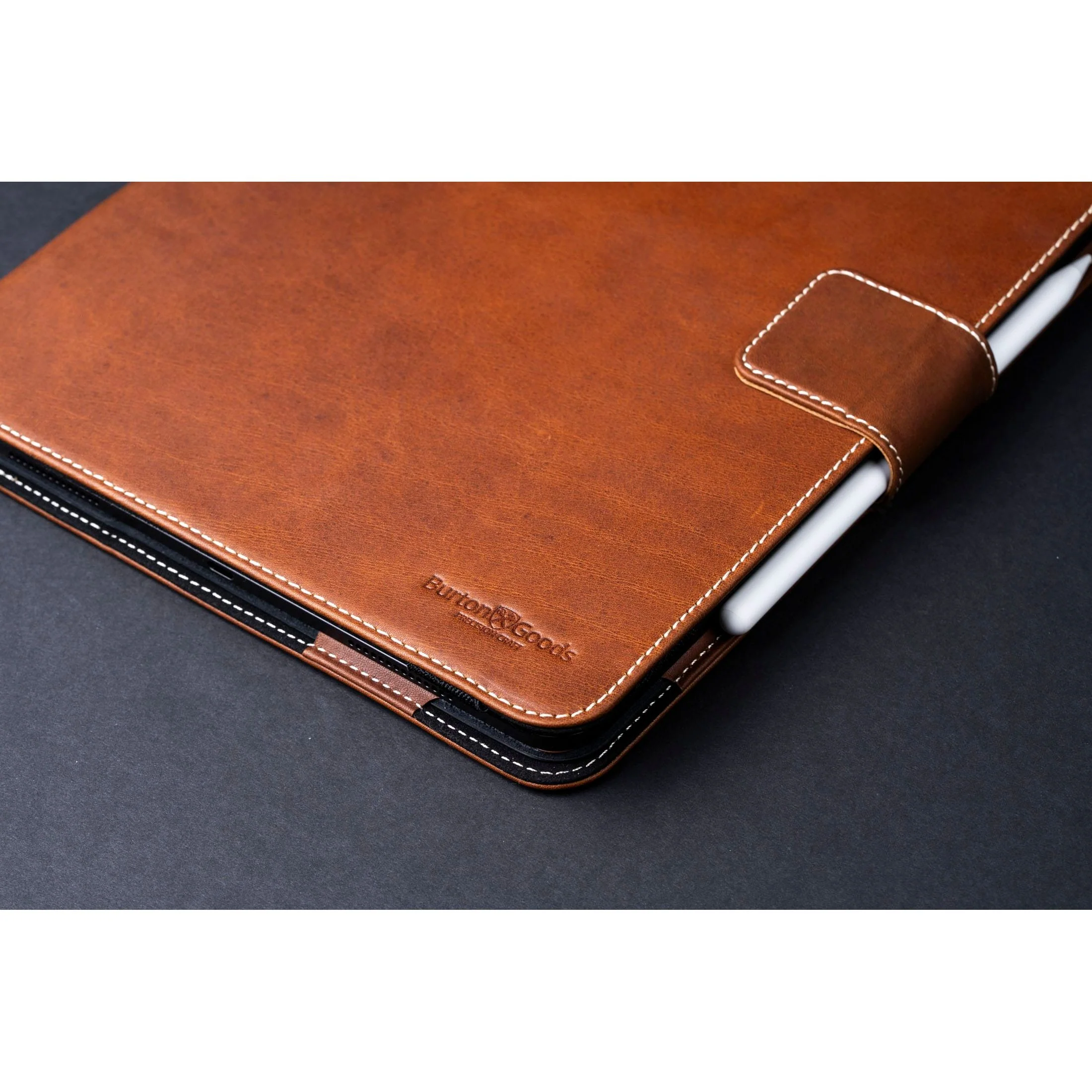 Limited Edition: Magic Keyboard Leather Case iPad Air 13 - Image 9