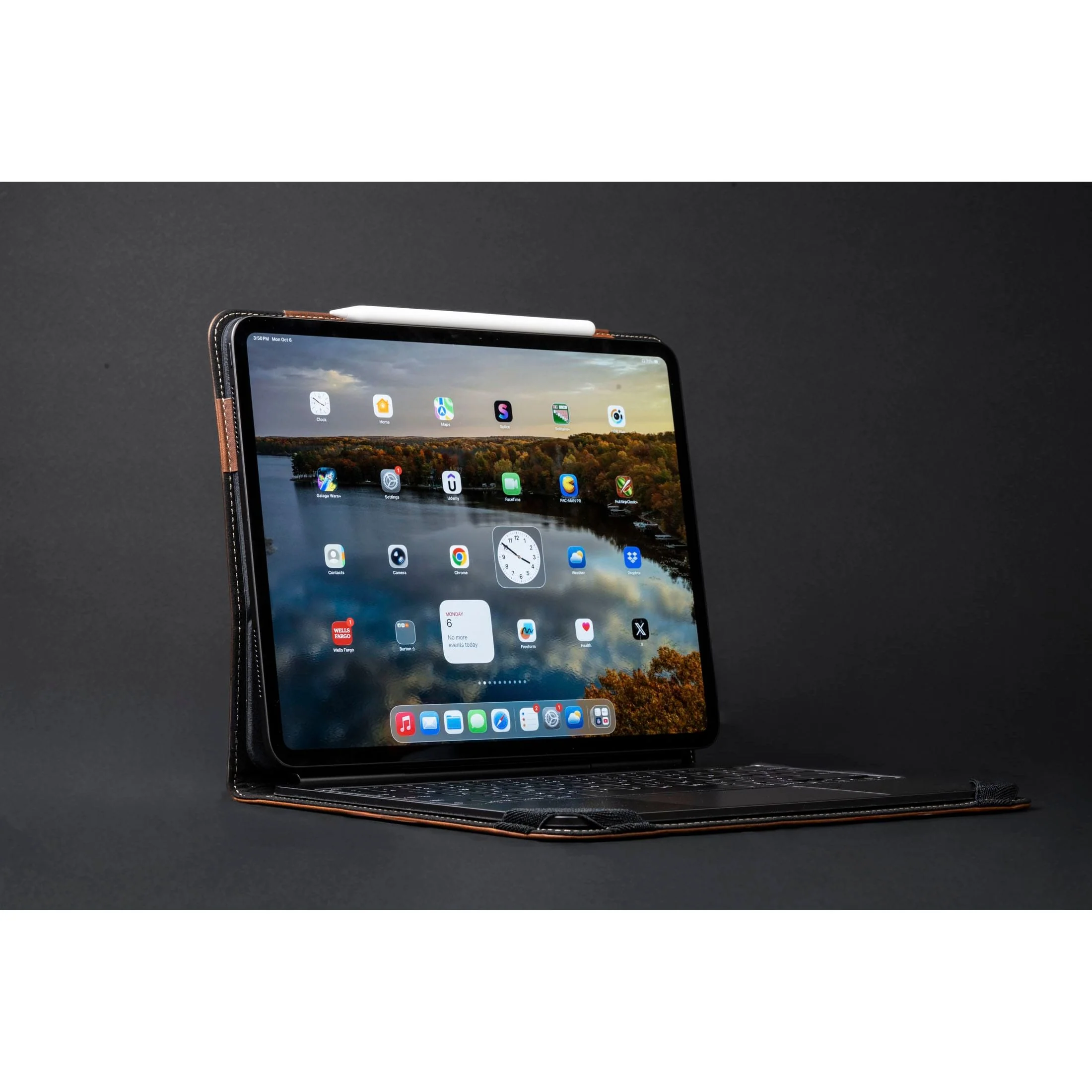 Limited Edition: Magic Keyboard Leather Case iPad Air 13 - Image 11