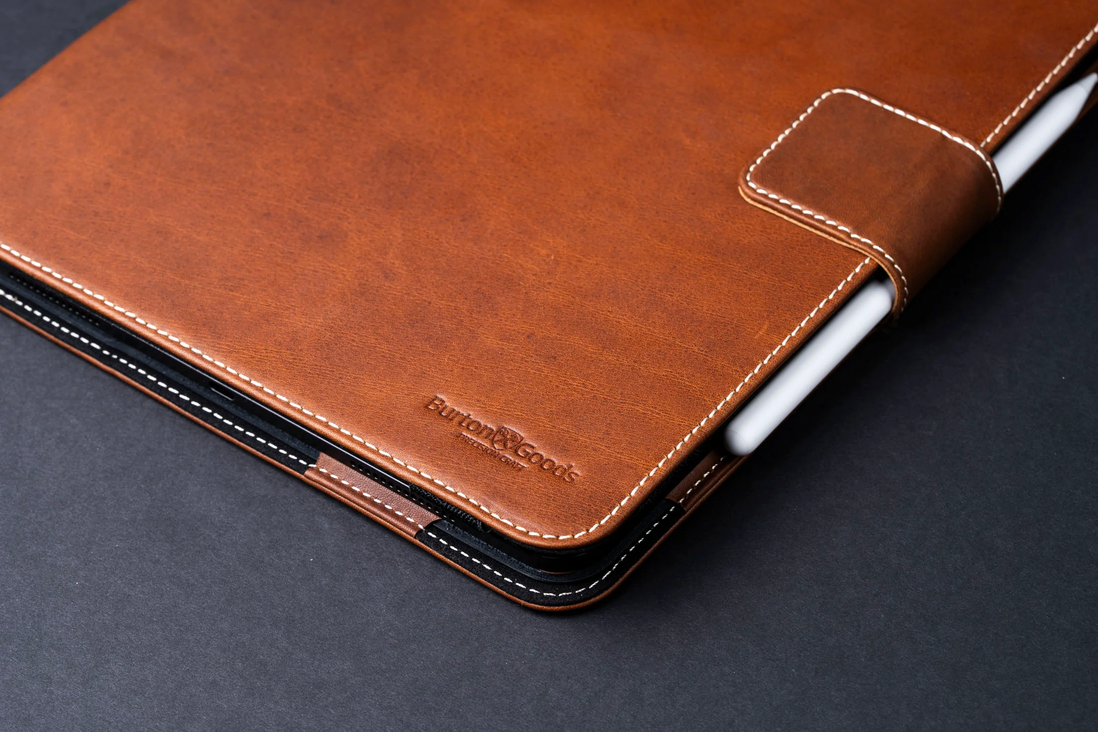 Limited Edition: Magic Keyboard Leather Case M5/M4 iPad Pro 13" - Image 5
