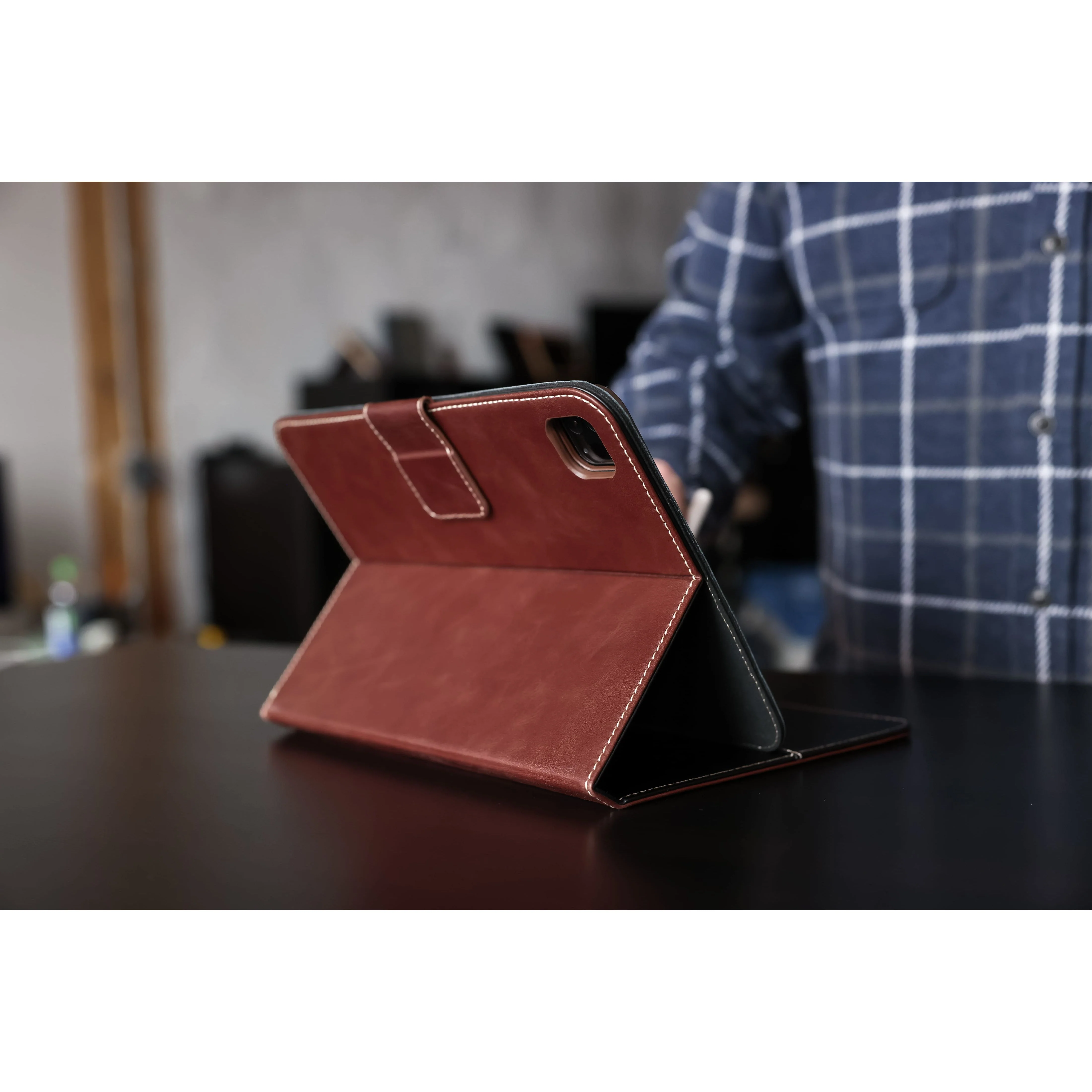 CLEARANCE Magnetic Leather Case M5 / M4 iPad Pro 11" - Image 10