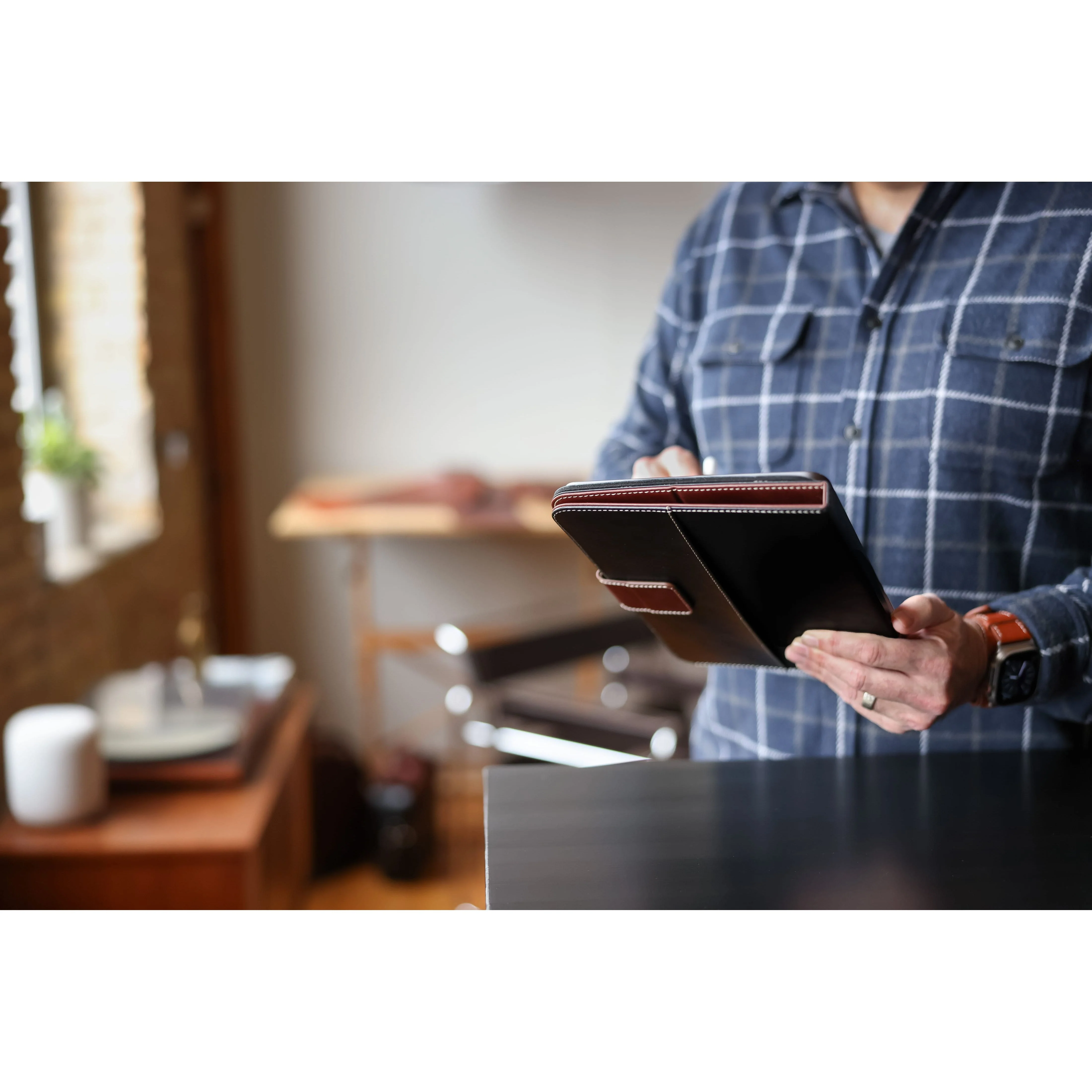 CLEARANCE Magnetic Leather Case M5 / M4 iPad Pro 11" - Image 17