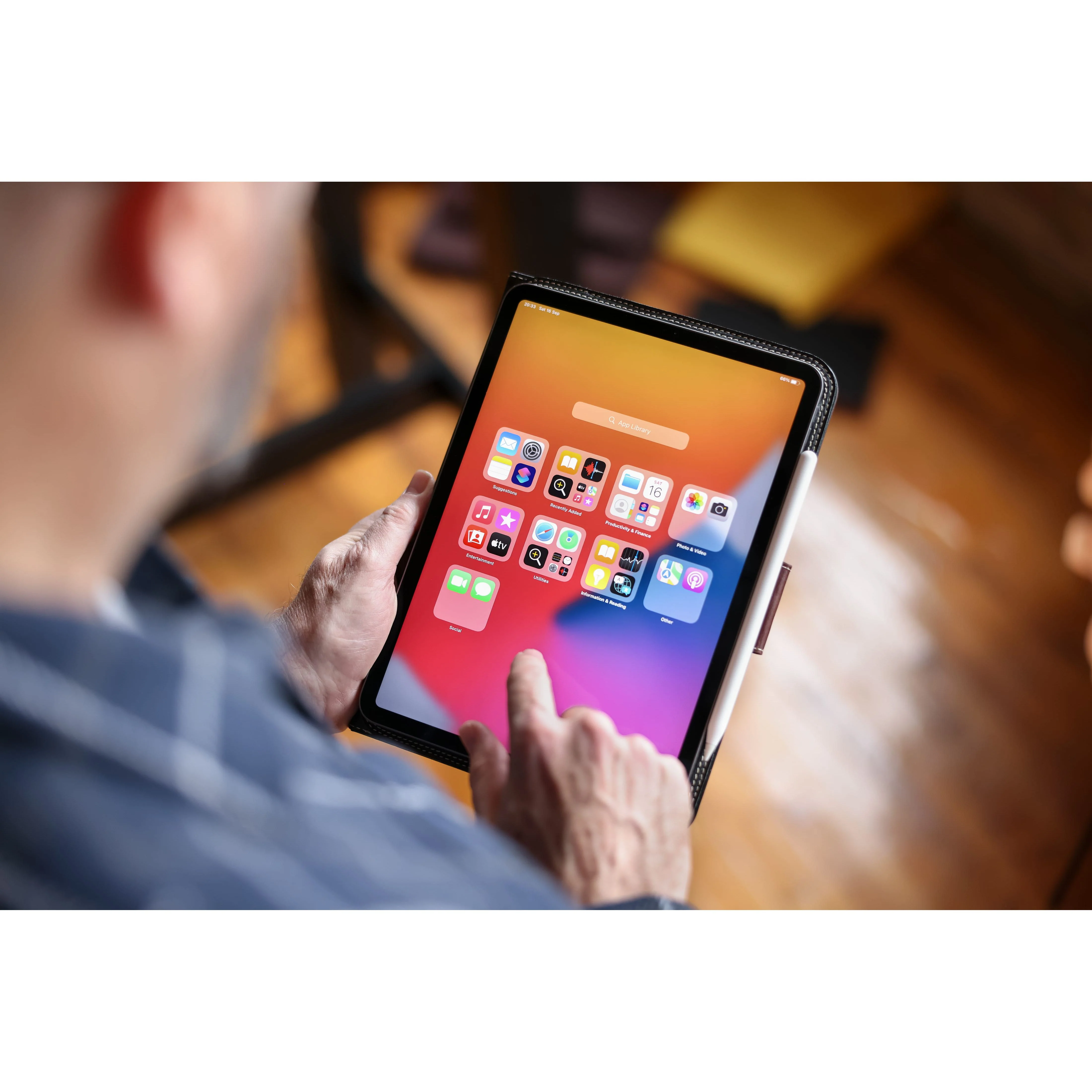 CLEARANCE Magnetic Leather Case M5 / M4 iPad Pro 11" - Image 8