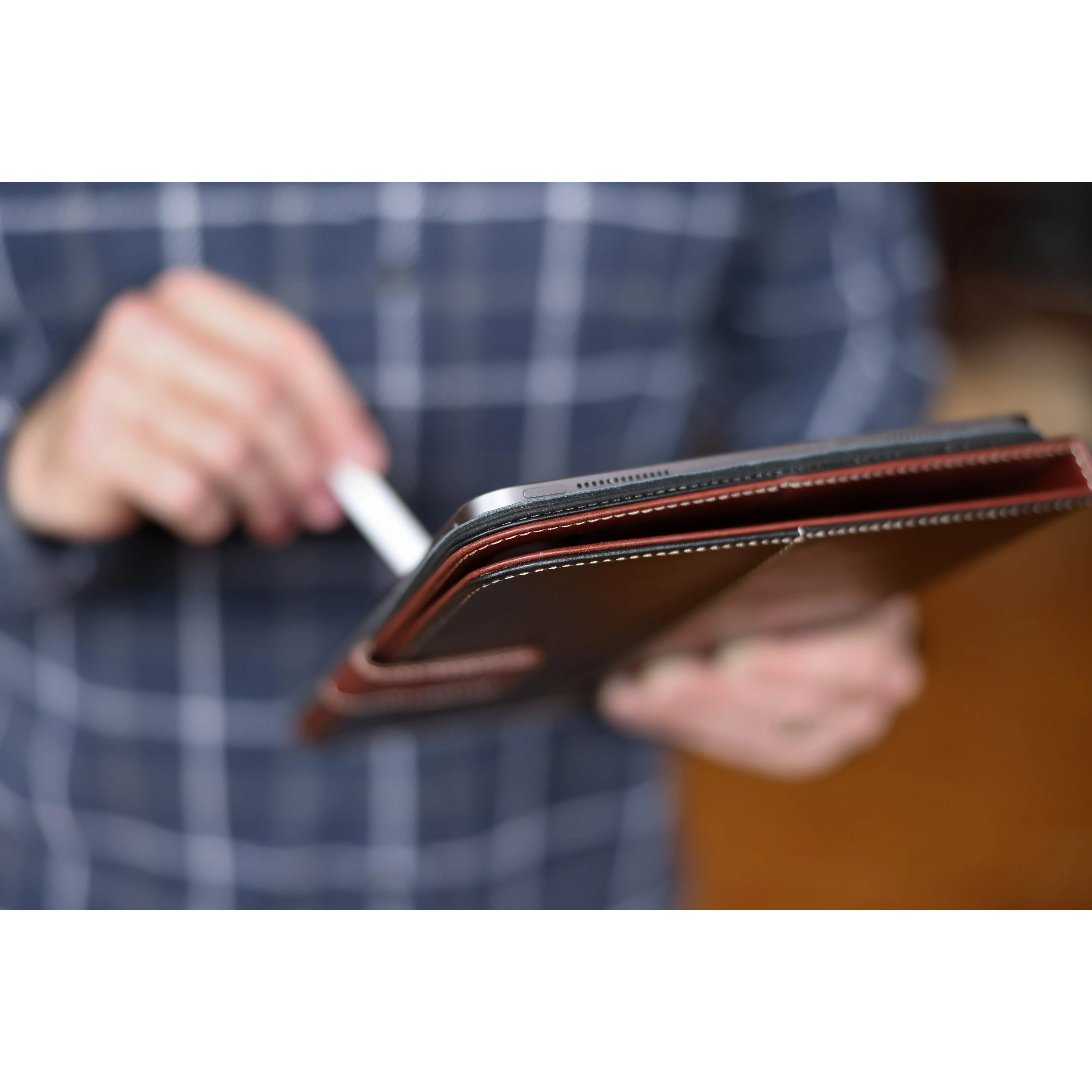 CLEARANCE Magnetic Leather Case M5 / M4 iPad Pro 11" - Image 9