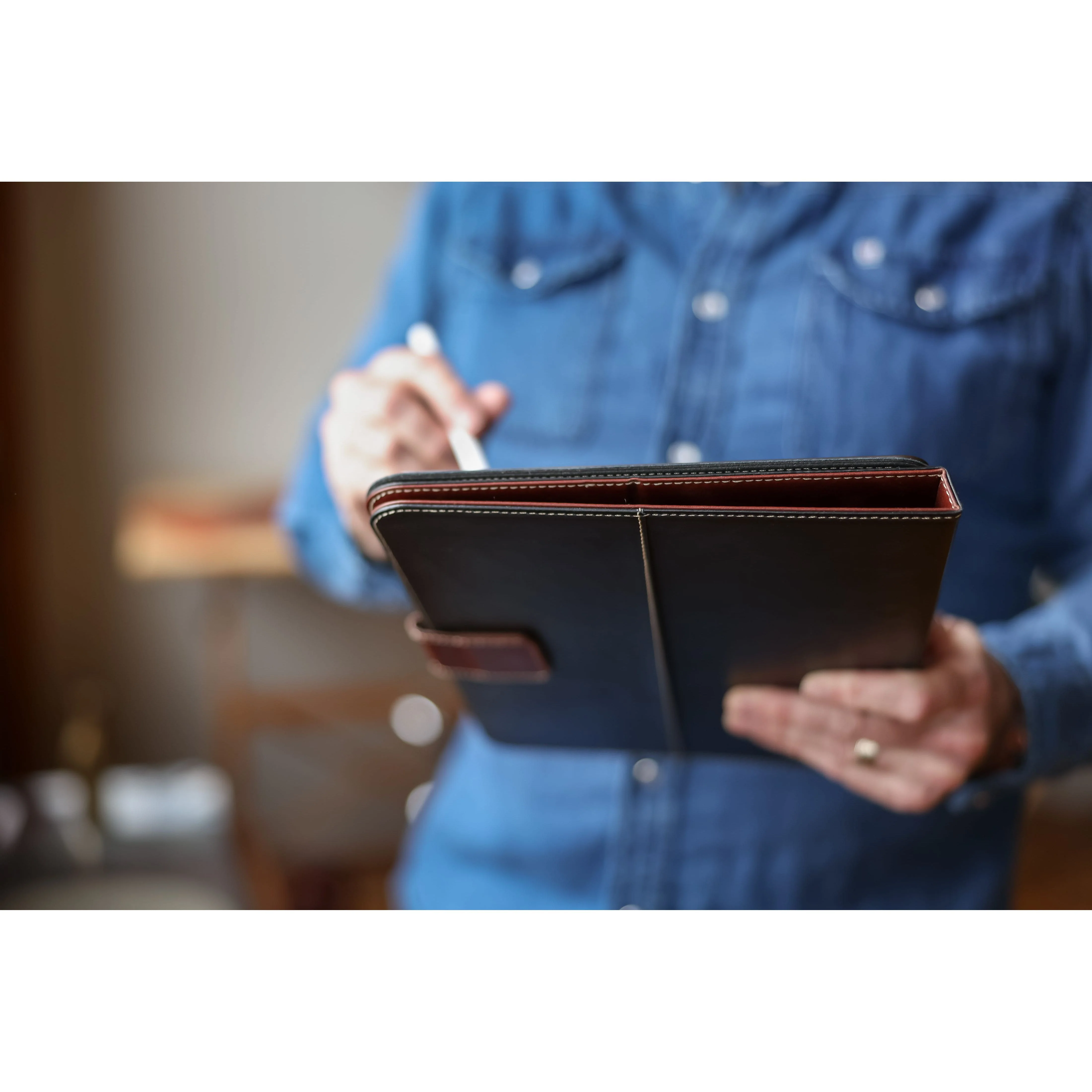 CLEARANCE Magnetic Leather iPad Case M5 / M4 iPad Pro 13" - Image 7