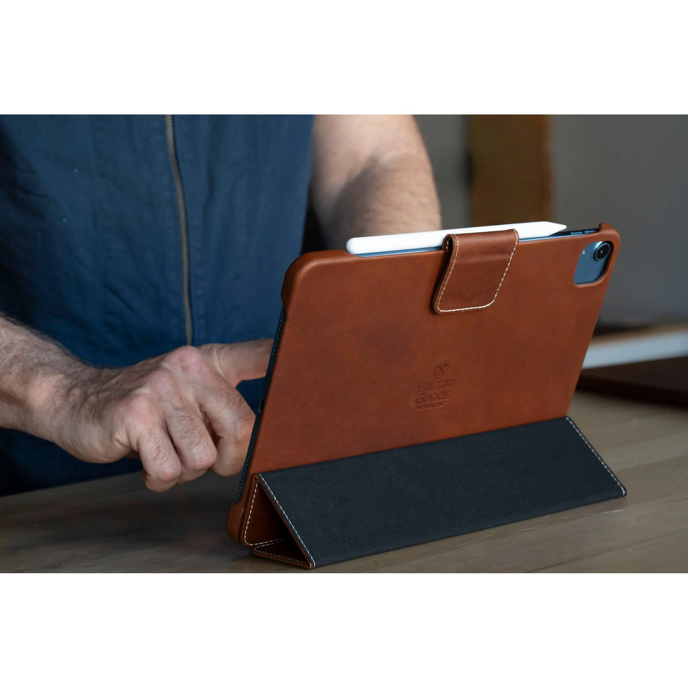 Classic Leather iPad Air Case - Image 4