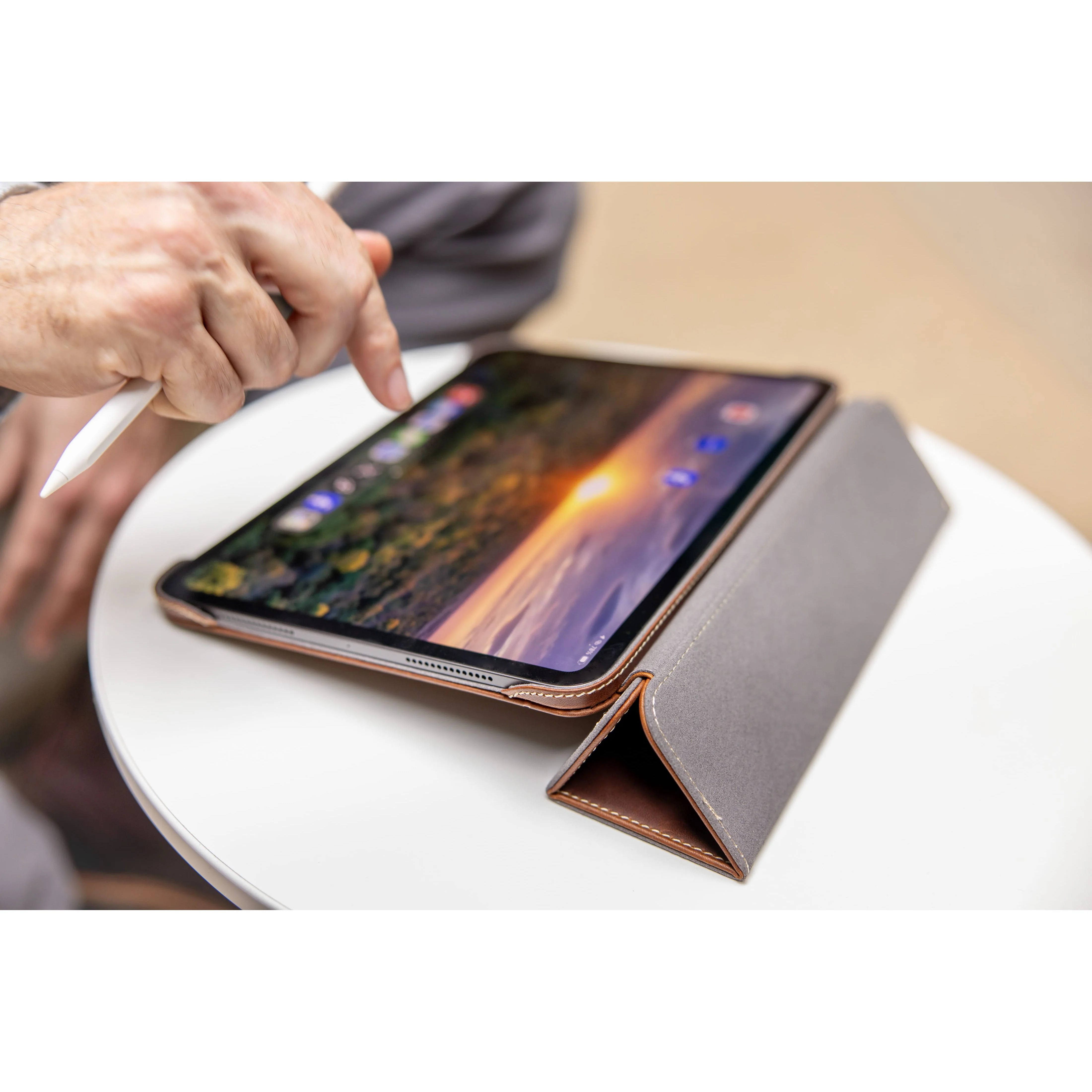 Slim Magnetic Leather Case M5 / M4 iPad Pro 11" - Image 11
