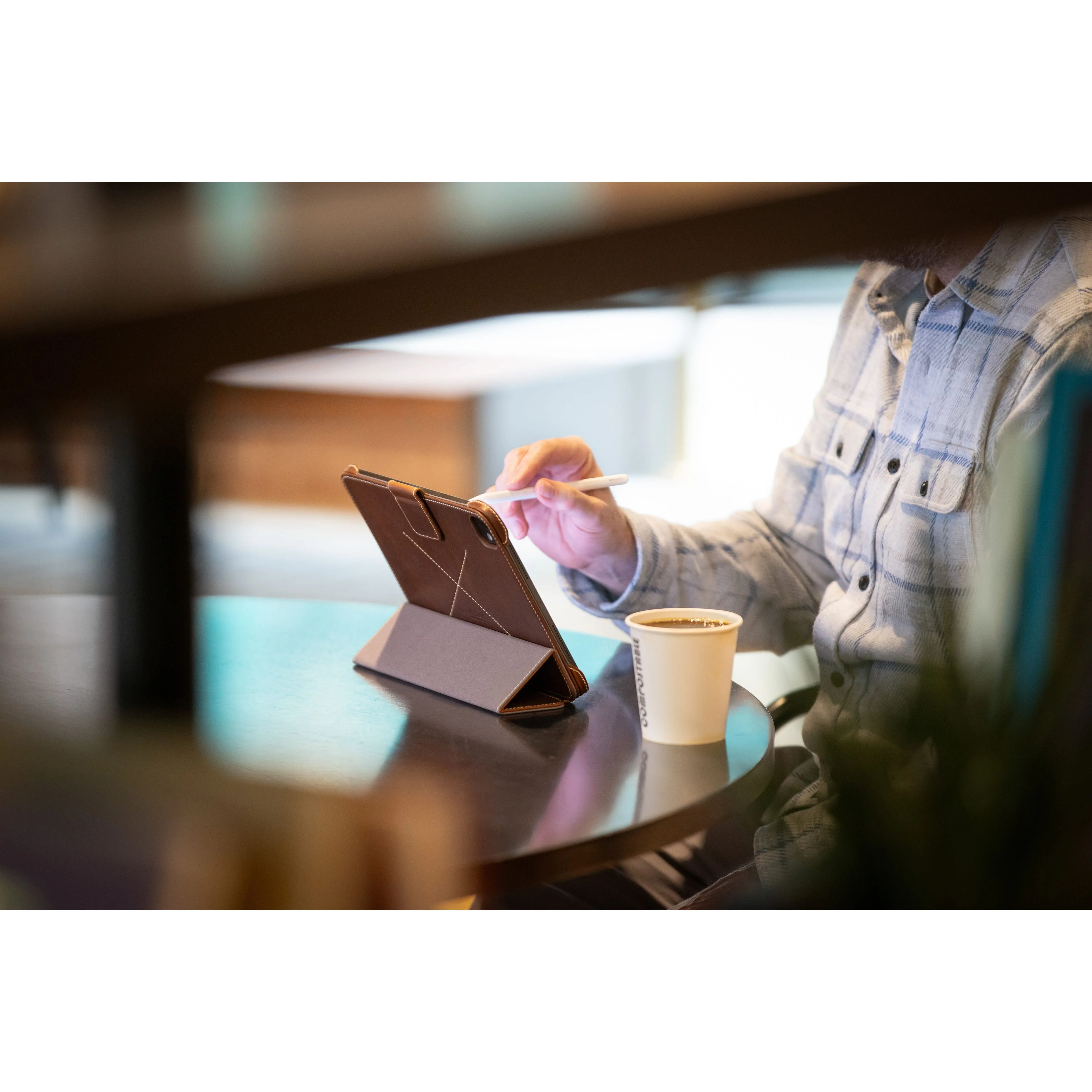 Slim Magnetic Leather Case M5 / M4 iPad Pro 11" - Image 7