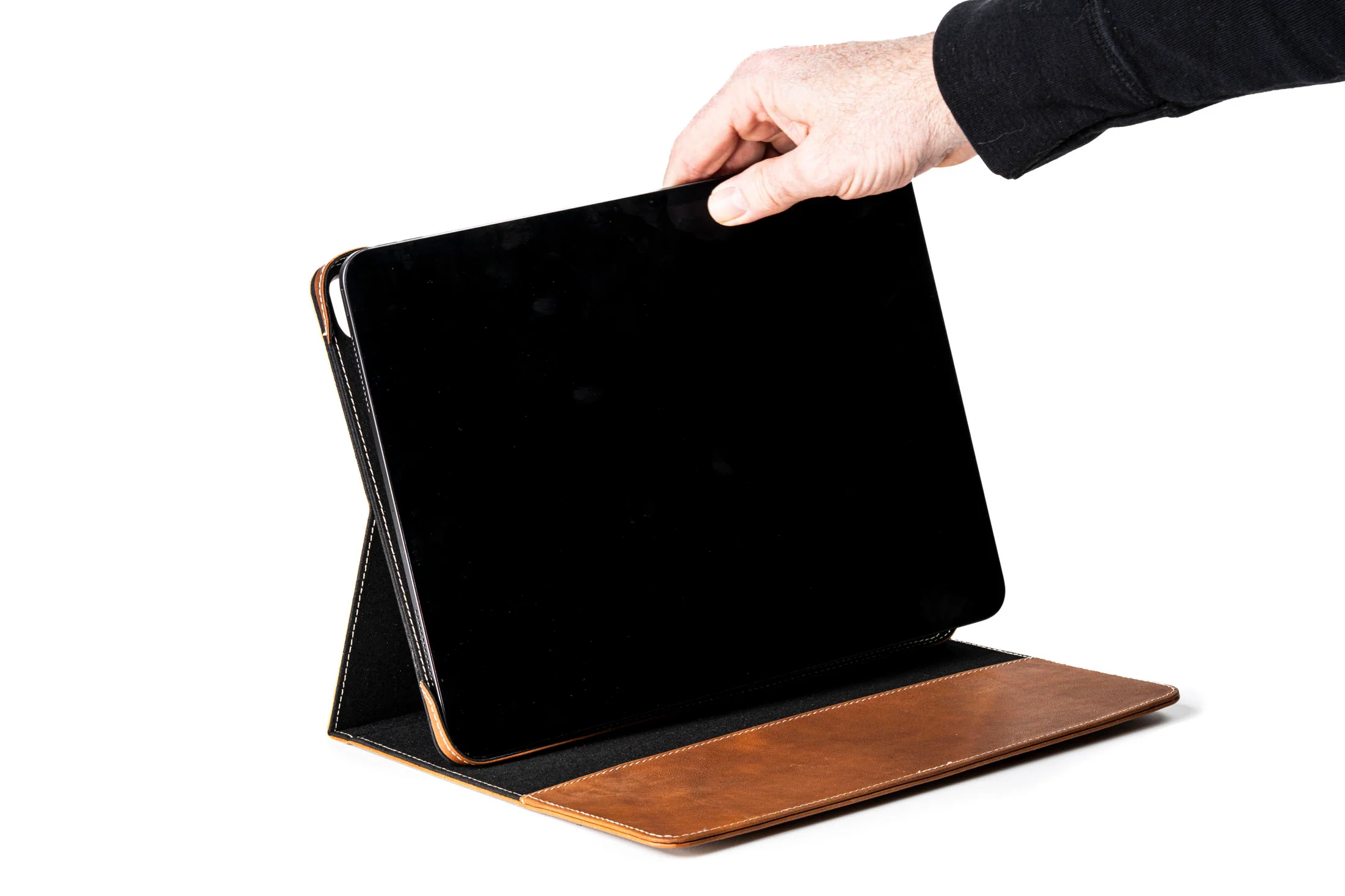 Limited Edition: Magnetic Leather Case M5 / M4 iPad Pro 13" - Image 13
