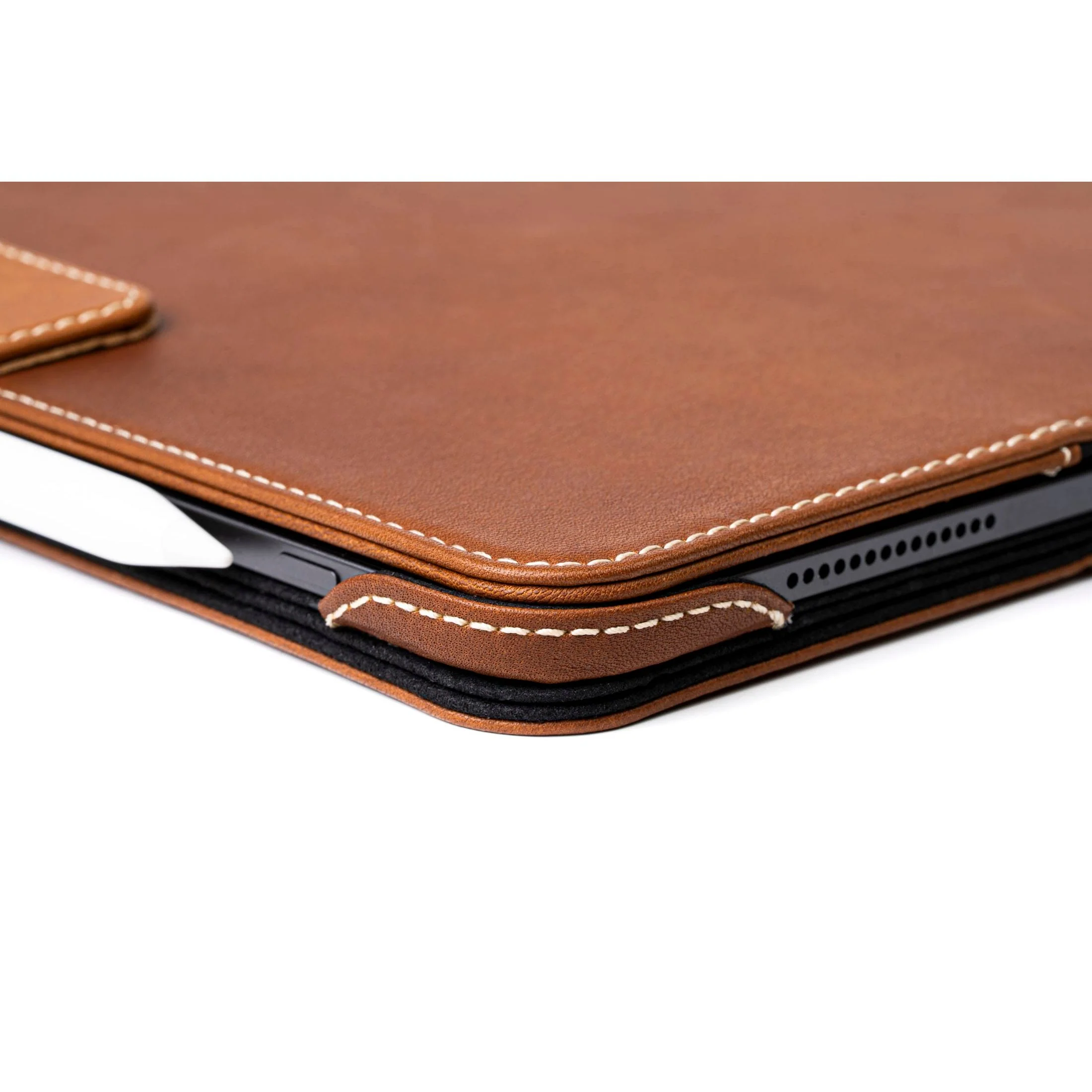 Limited Edition: Magnetic Leather Case M5 / M4 iPad Pro 13" - Image 4